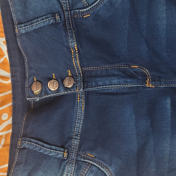 Skinny Push Up Jean - Picture 6 of 9